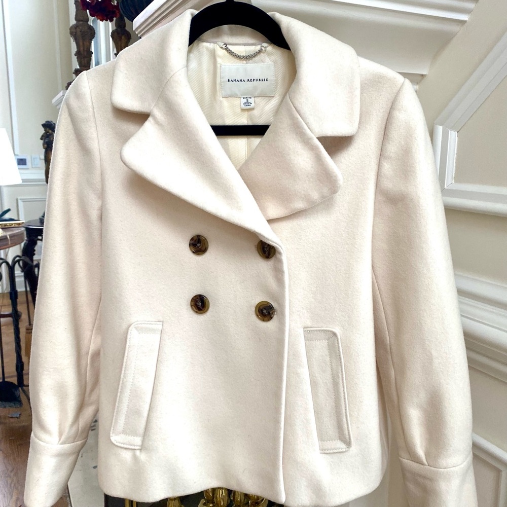 Banana Republic Cream Wool coat in Petite Small.  Very Good condition!